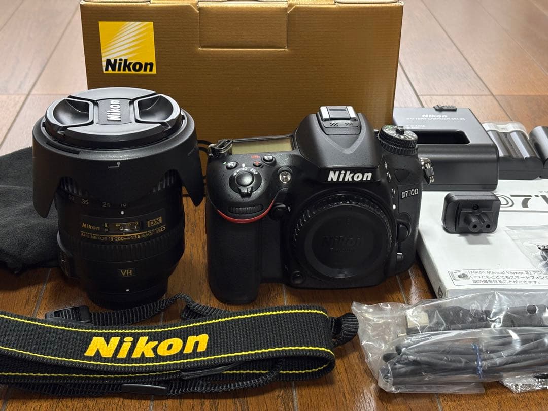 Nikon D7100　AF-S NIKKOR 18-200mm セット