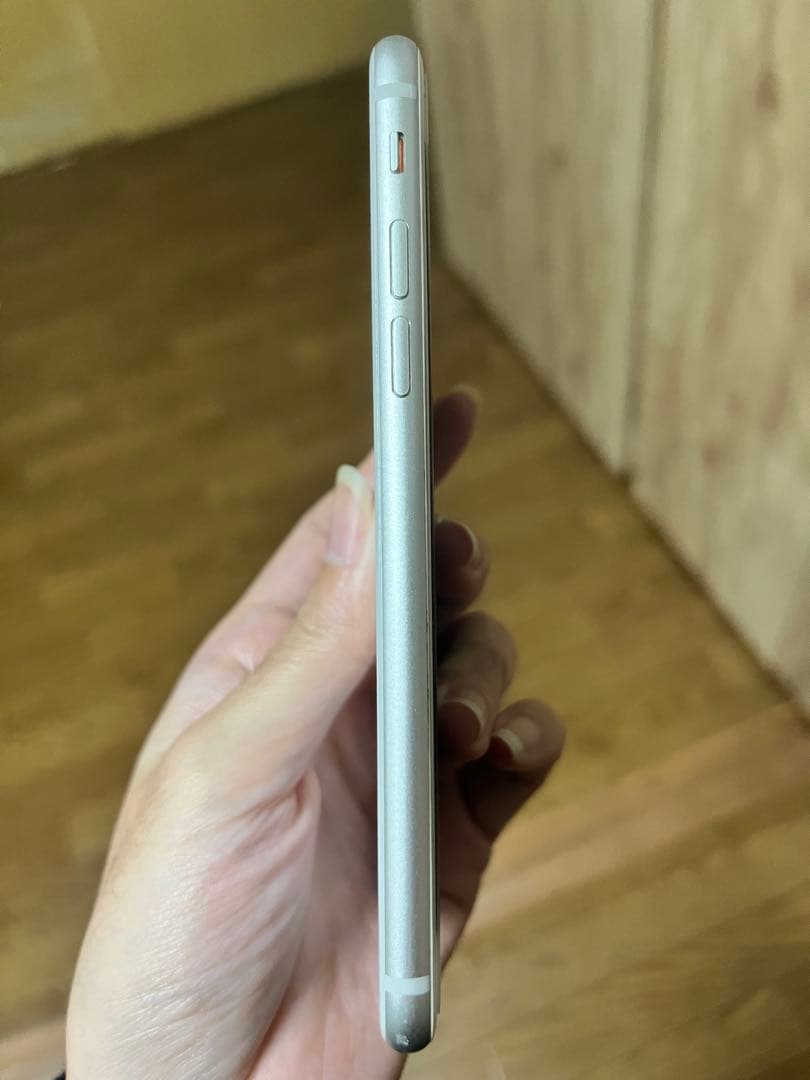 最終値下げ　Apple iPhone8 SIMロックなし　最大バッテリー76%