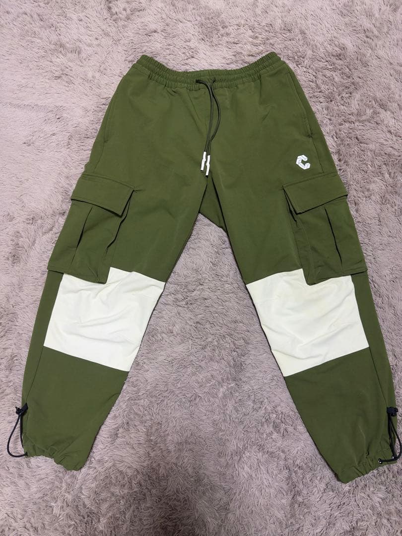 グリーン ナイロンジャケットとパンツ　セットアップ　クロノス　CRONOS