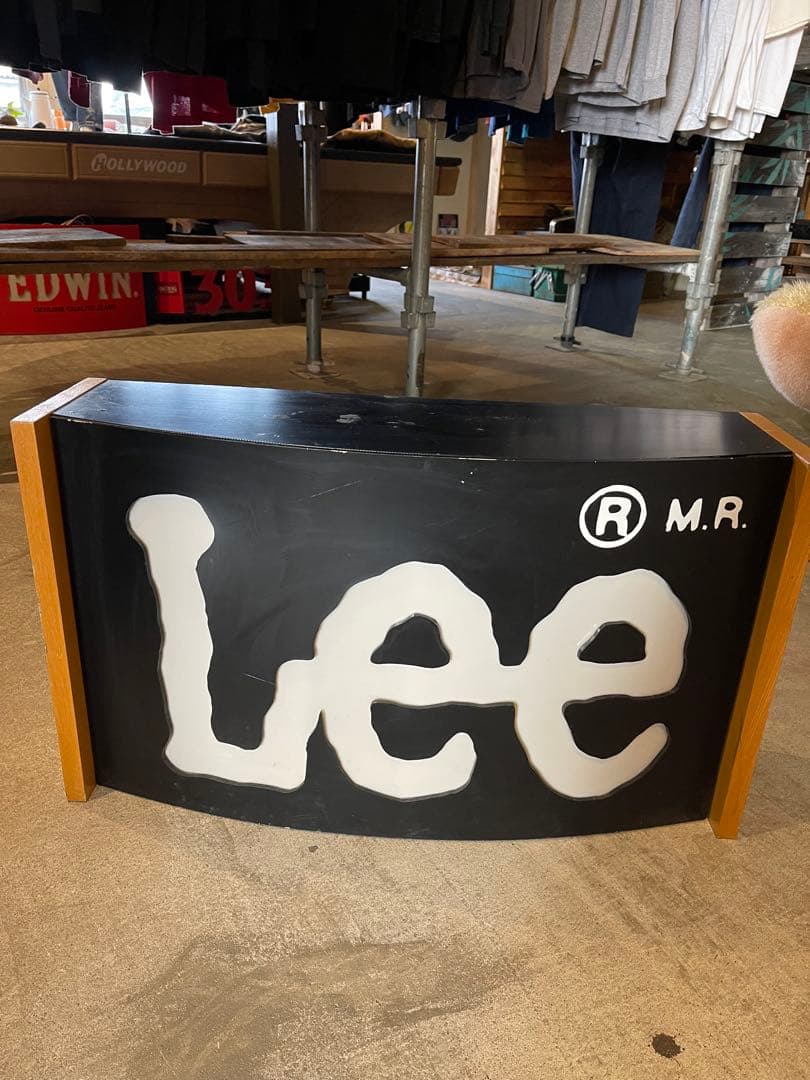 非売品　LEE 看板　ライト付き