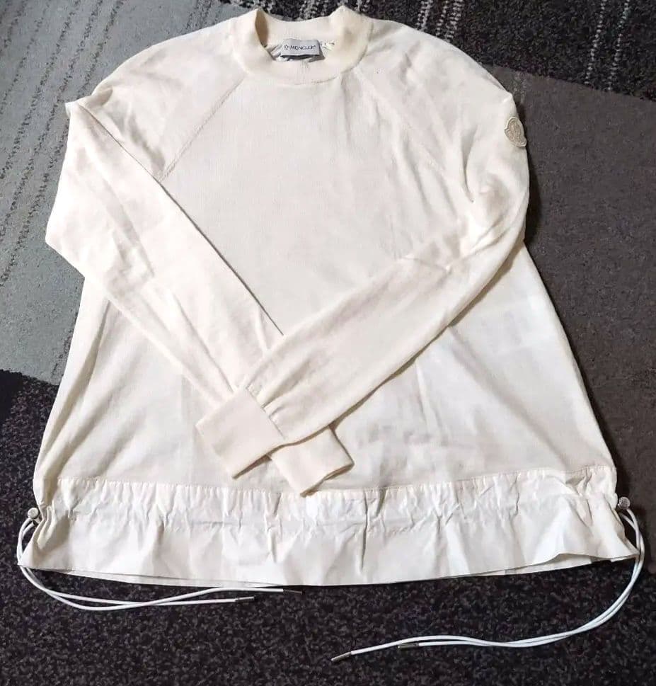 MONCLER モンクレール　切り返しバックナイロンセーター