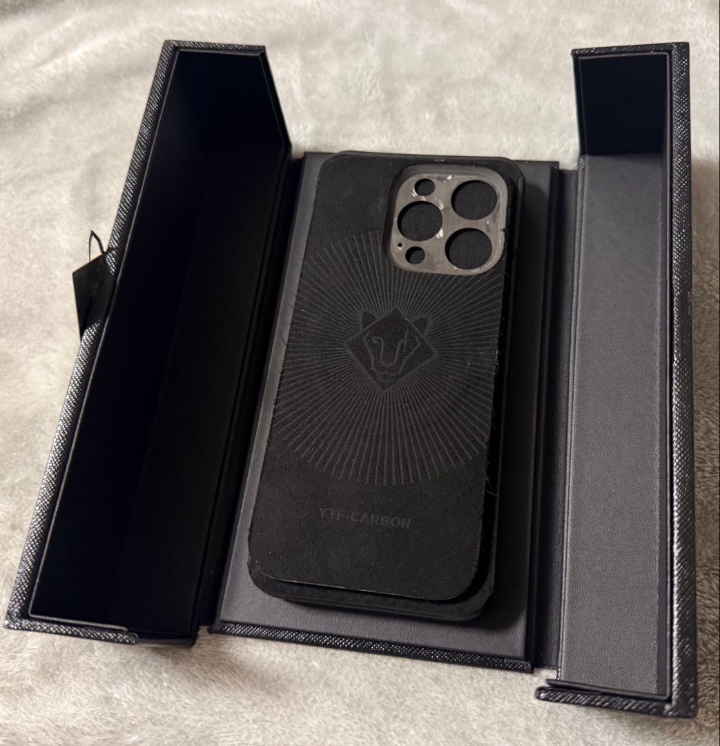 iPhone MagSafe カーボンファイバーケース ゴールデンコンセプト