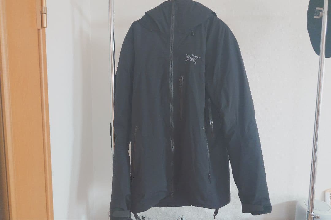 アークテリクス　ベータインサレーテッドジャケット　ブラック　Мサイズ