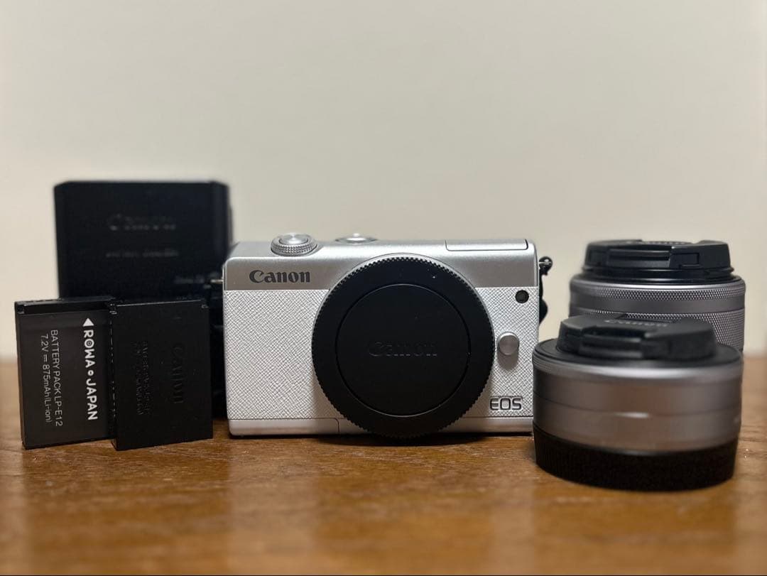 Canon EOS M200 ダブルレンズキット ミラーレス一眼 ホワイト
