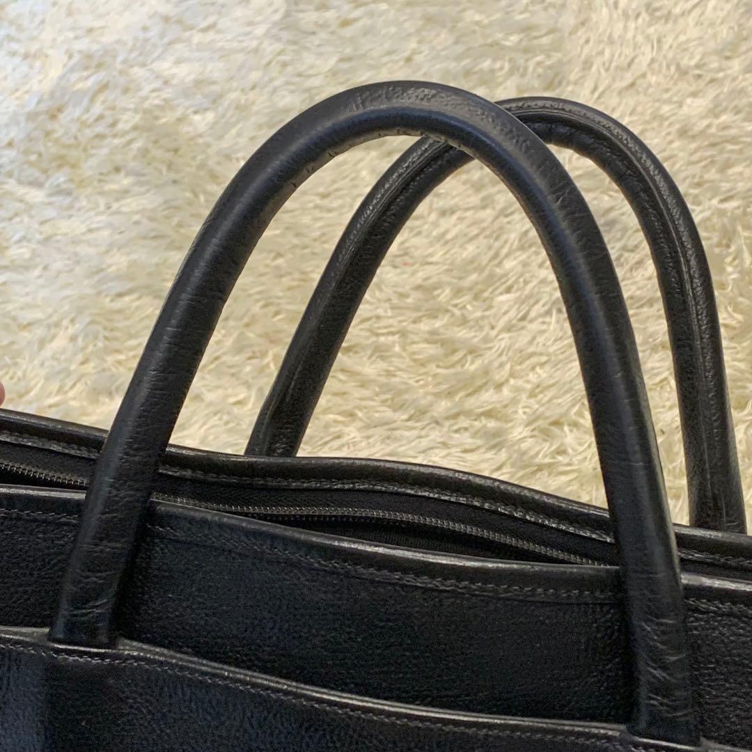 極美品✨イルビゾンテ　ビジネスバッグ　オールレザー　A4 ロゴ型押し　ブラック