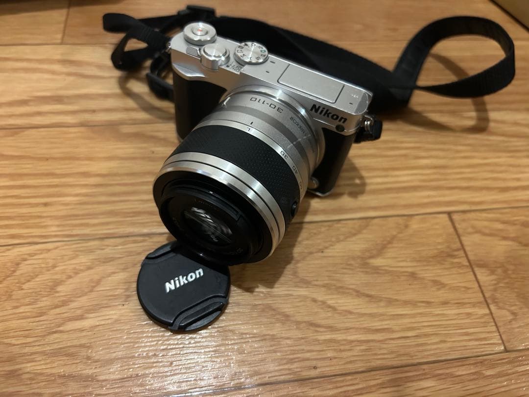 Nikon 1 J5 ミラーレスカメラ シルバー