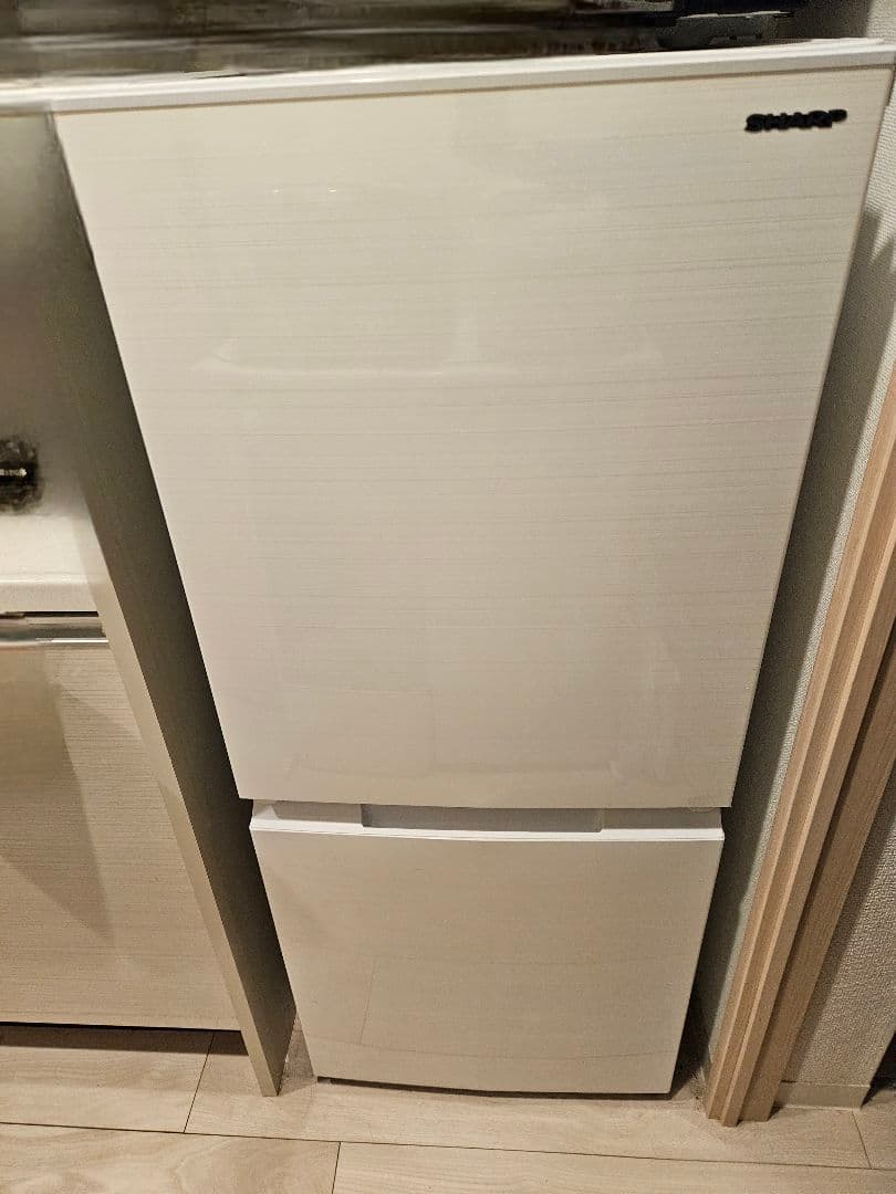 【送料無料/2021年製/美品】SHARP 冷蔵庫 SJ-D15G-W 152L
