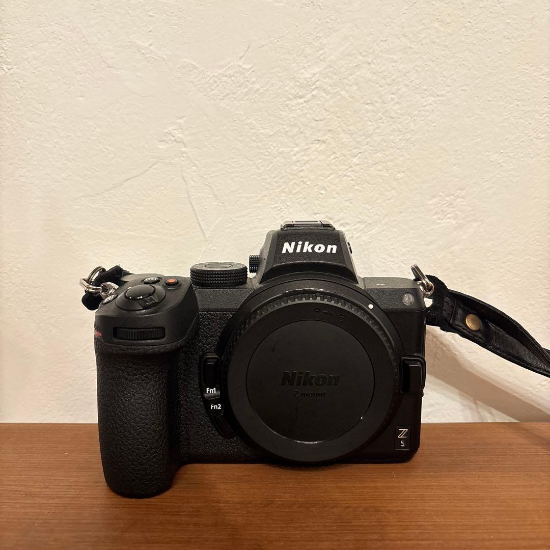 NIKON Z5 ミラーレス一眼　キョウトボーイズのストラップ付