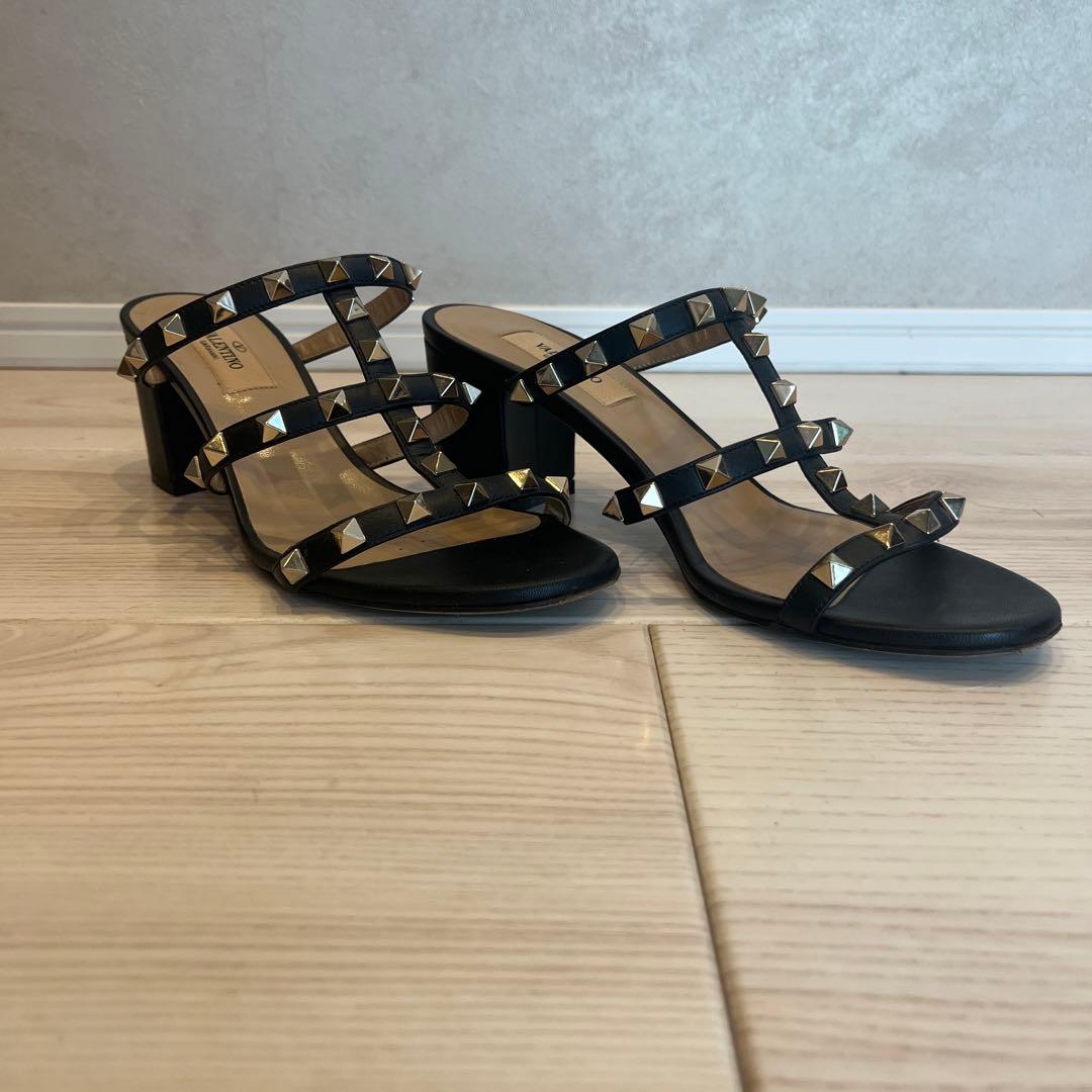 VALENTINO スタッズ付きオープントゥサンダル