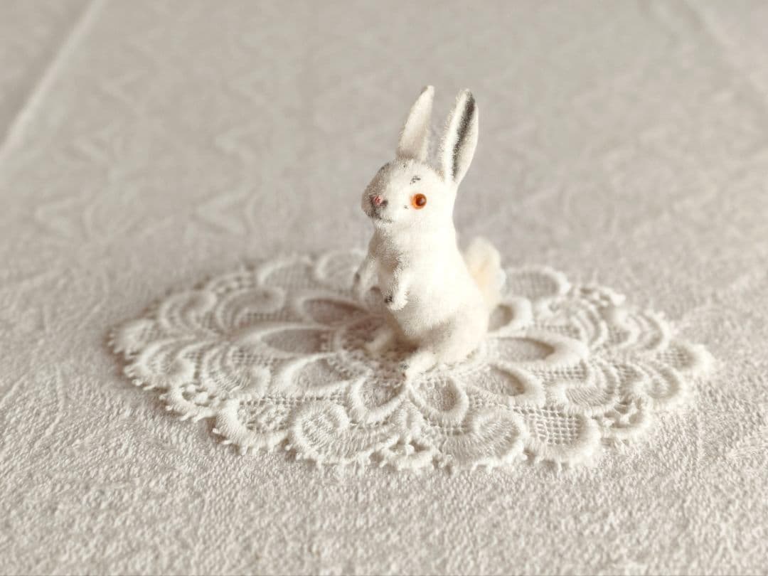 【misen2014さま】vintage ୨୧ 立ち姿の 可愛い 白ウサギさん
