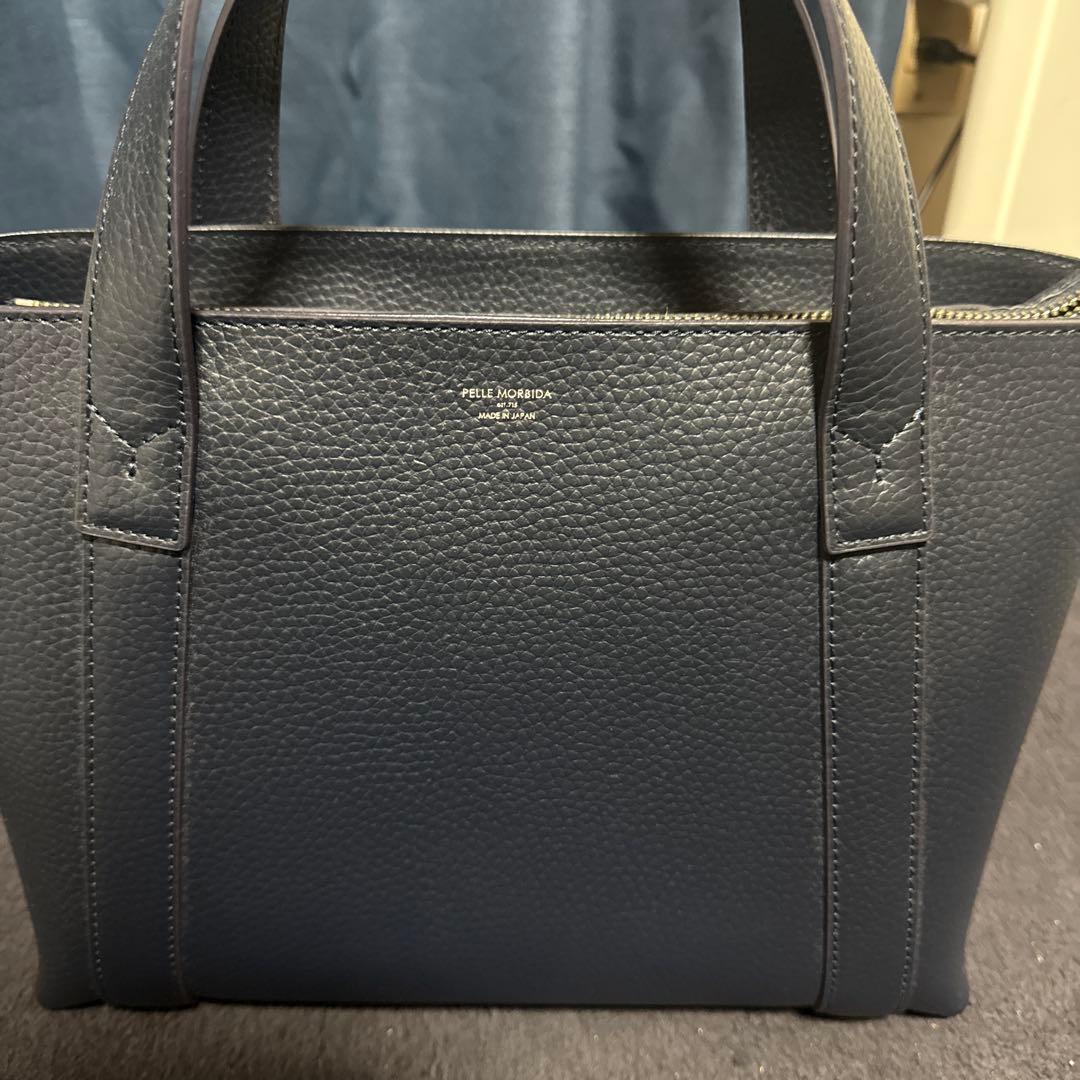 ペッレモルビダ ネイビー レザートートバッグ