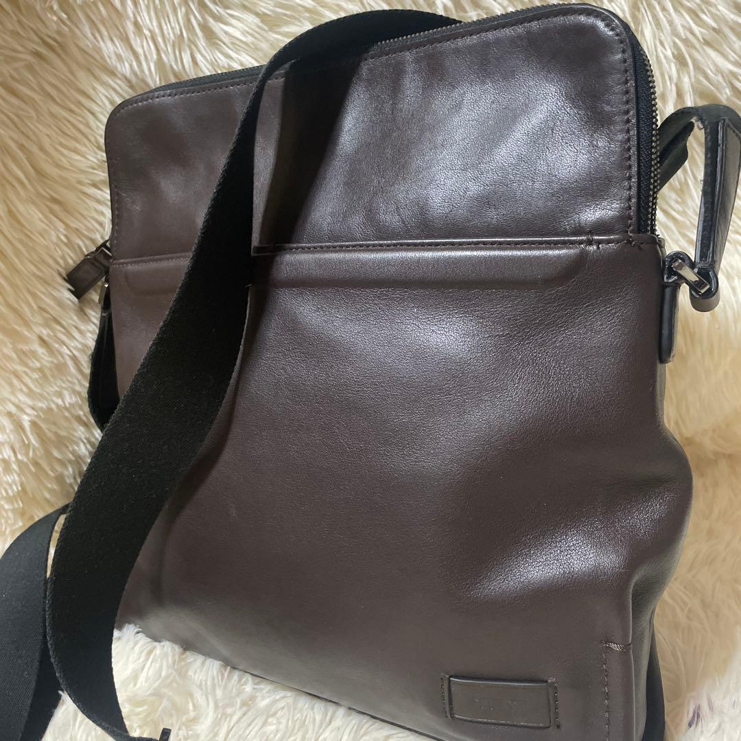 美品　トゥミ　ハリソン　メッセージャーバッグ　レザー　茶色　A4 ビジネス