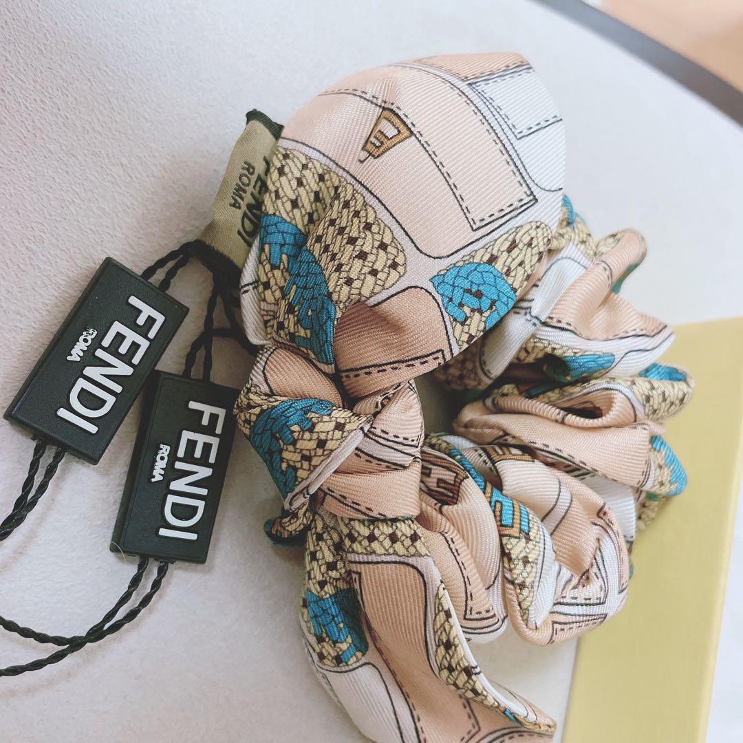 FENDI フェンディ　シュシュ　ライトブルーシルクゴム ヘアバンド2点セット