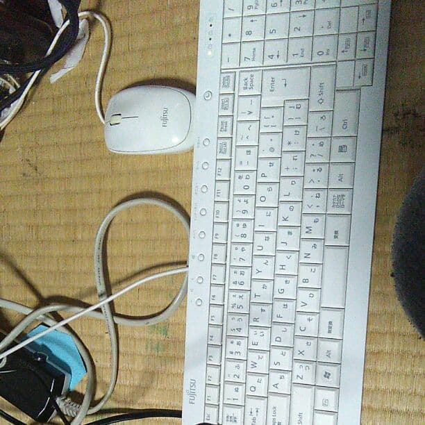 一体型FMVFE60NTW タッチパネル　地デジ無し　無線LANなし