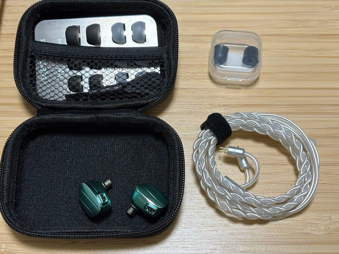 bqeyz cloud シアン　極美品 4.4mm