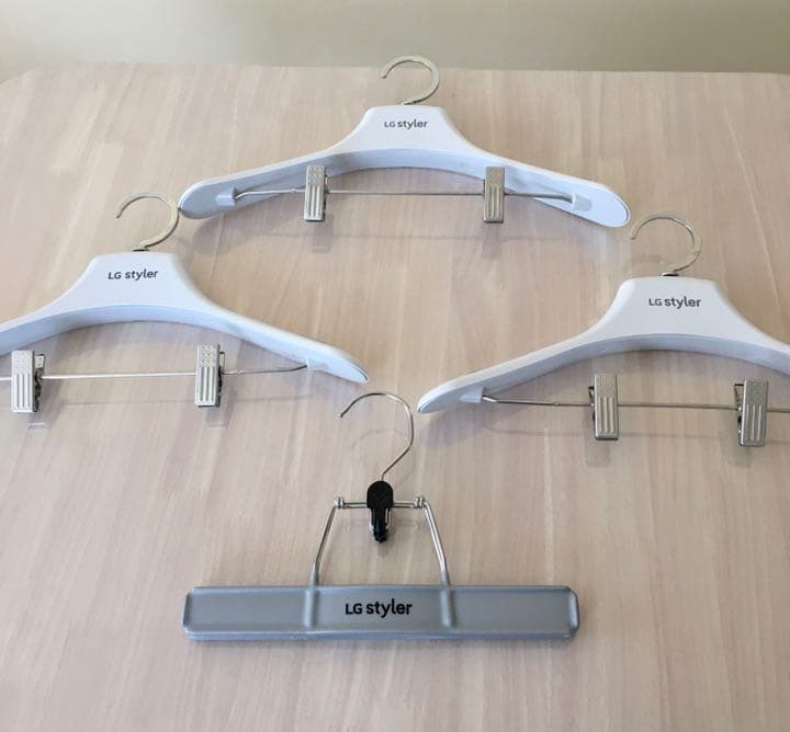 送料込み　lgstyler ハンガー3本＋ズボンハンガー1本付き