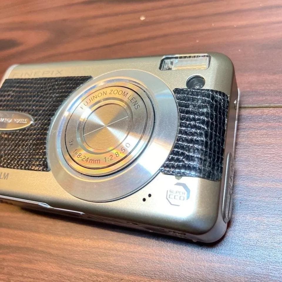 FUJIFILM FinePix F30 デジカメ ほぼ新品 3442