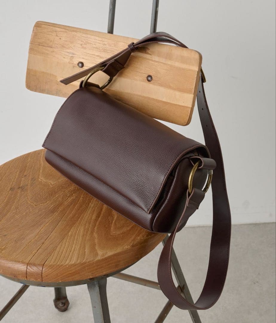 【新品未使用】BEARDSLEY ビアズリー レザーボディバッグ　ブラウン