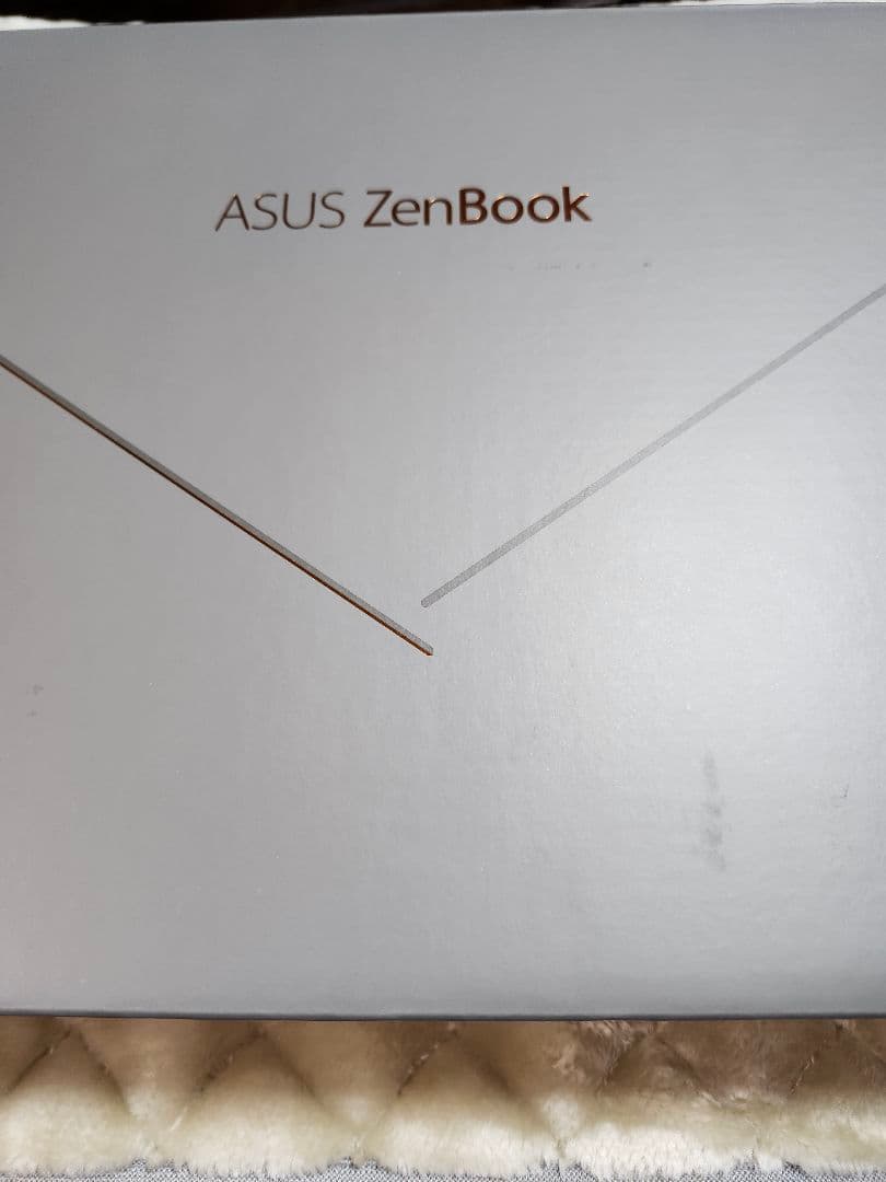 【売り切り】ASUS ZenBook 14インチ UM425IA 外装傷なし