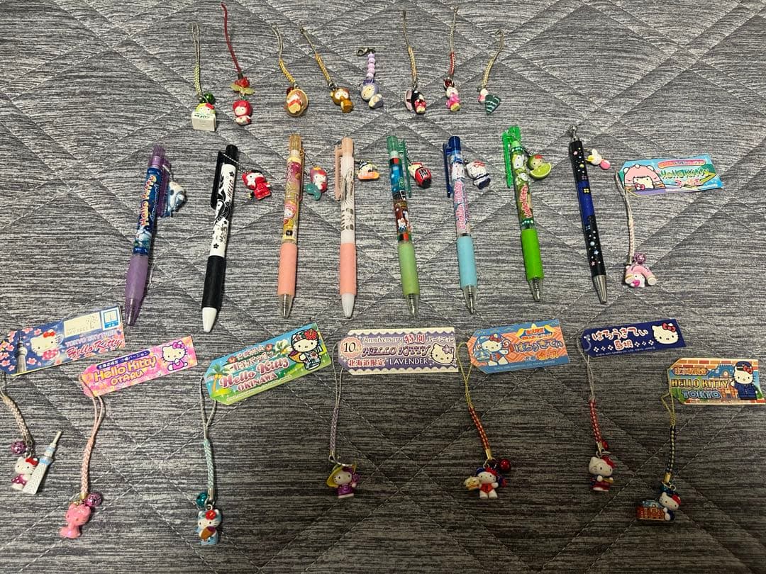 ご当地ハローキティ 根付け ストラップ 16個 / ボールペン 8本
