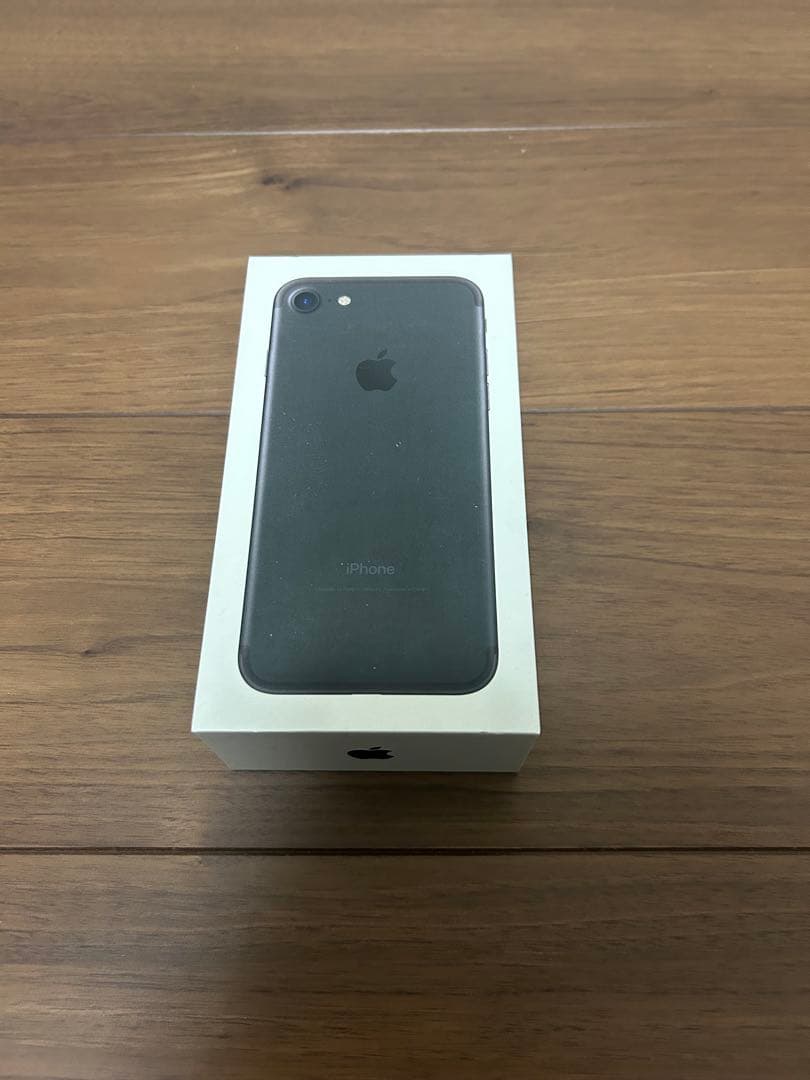 Apple iPhone 7 ブラック　本体